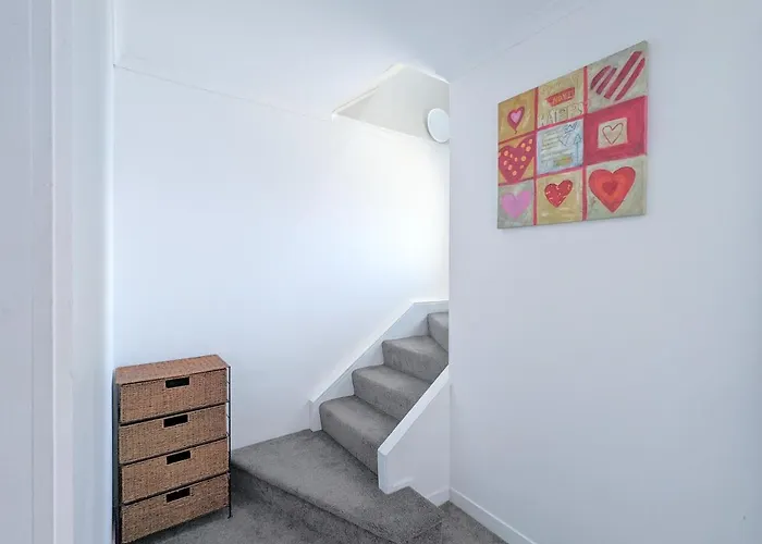4 Bedrooms Escape, Close To Cbd