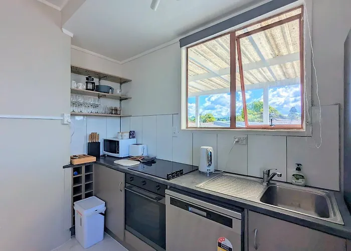 4 Bedrooms Escape, Close To Cbd *